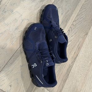 ON CLOUD PURPLE SHOES (NEVER WORN)!!